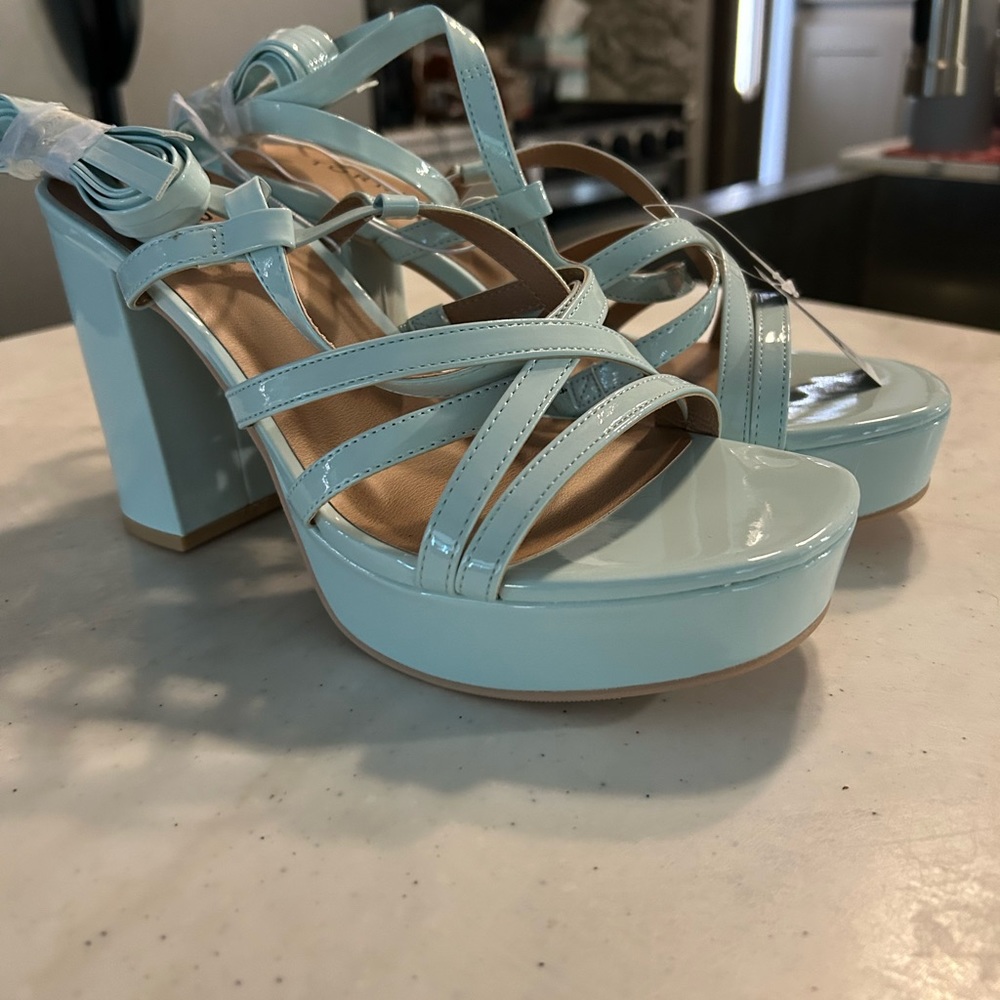 NWT Torrid strapped Laced up Platform Heeled Sandals Size 8 - Picture 3 of 8
